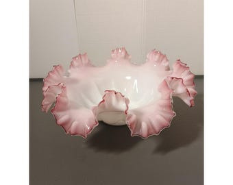Bol grande vintage estilo Fenton con volantes, 26,7 cm, cristal rosa opalino, excelente estado.