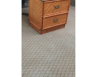 Vintage - "Dixie" bijzettafel/nachtkastje van imitatiebamboe met visgraatmotief en 2 lades