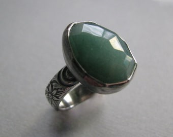 Artisan Ring, Green Gemstone Ring, Handmade Sterling Silver Jewellery, Metalwork Ring, Embossed Ring Band, Size 8.25