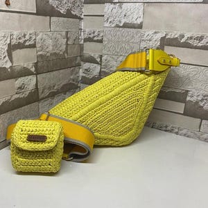 Handgemachte Raffia Dreieckstasche mit Mini Beutel | Premium Gelbe Prada-inspirierte Design | Schicke Sommer-Tote für Alltag & Geschenking handgemacht