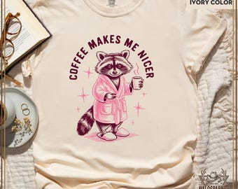 Shirt grappige wasbeer, koffie maakt me leuker schattig Trash Panda Tee voor wasbeerliefhebber, sarcastisch vintage shirt, grappige meme dierenliefhebber