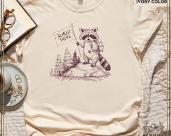 Camiseta divertida de mapache, casi llegas, linda camiseta de panda de basura para amantes de los mapaches, camiseta vintage sarcástica, divertido meme para amantes de los animales.