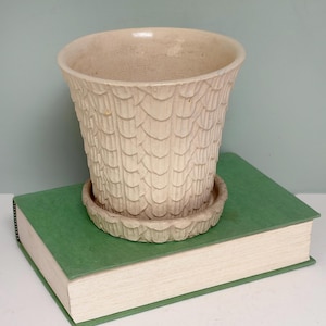 1940's Nelson McCoy Pottery Flower Pot – NM USA – Cream with Fish Scales & Attached Saucer