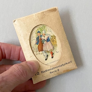 Seltenes komplettes Set von 12 Vintage Miniaturkarten, schwedische Paare in der Kleidung der Ureinwohner von Aina Stenberg, Originalumschlag, Eskil Holm Stockholm