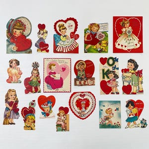 Puede incluir: Una colección de tarjetas vintage del Día de San Valentín con ilustraciones de niños, corazones y temas románticos. Las tarjetas son de varias formas y tamaños, algunas con texto como "Valentine" e "I'm Sew Sure".