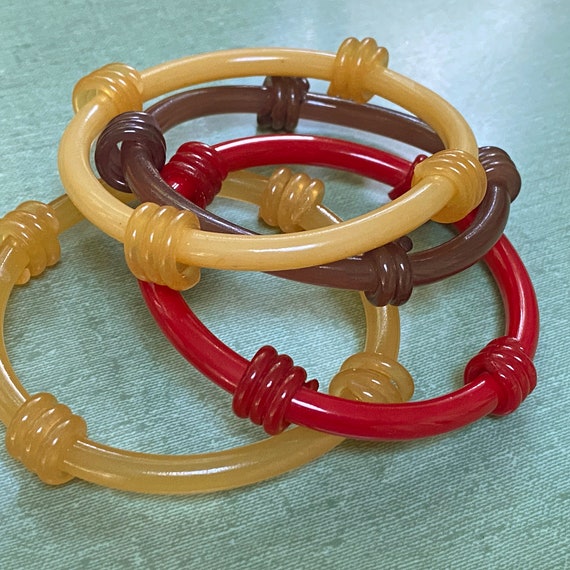 Set of 4 Mid-Century Vintage Plastic Bangle Brace… - image 2