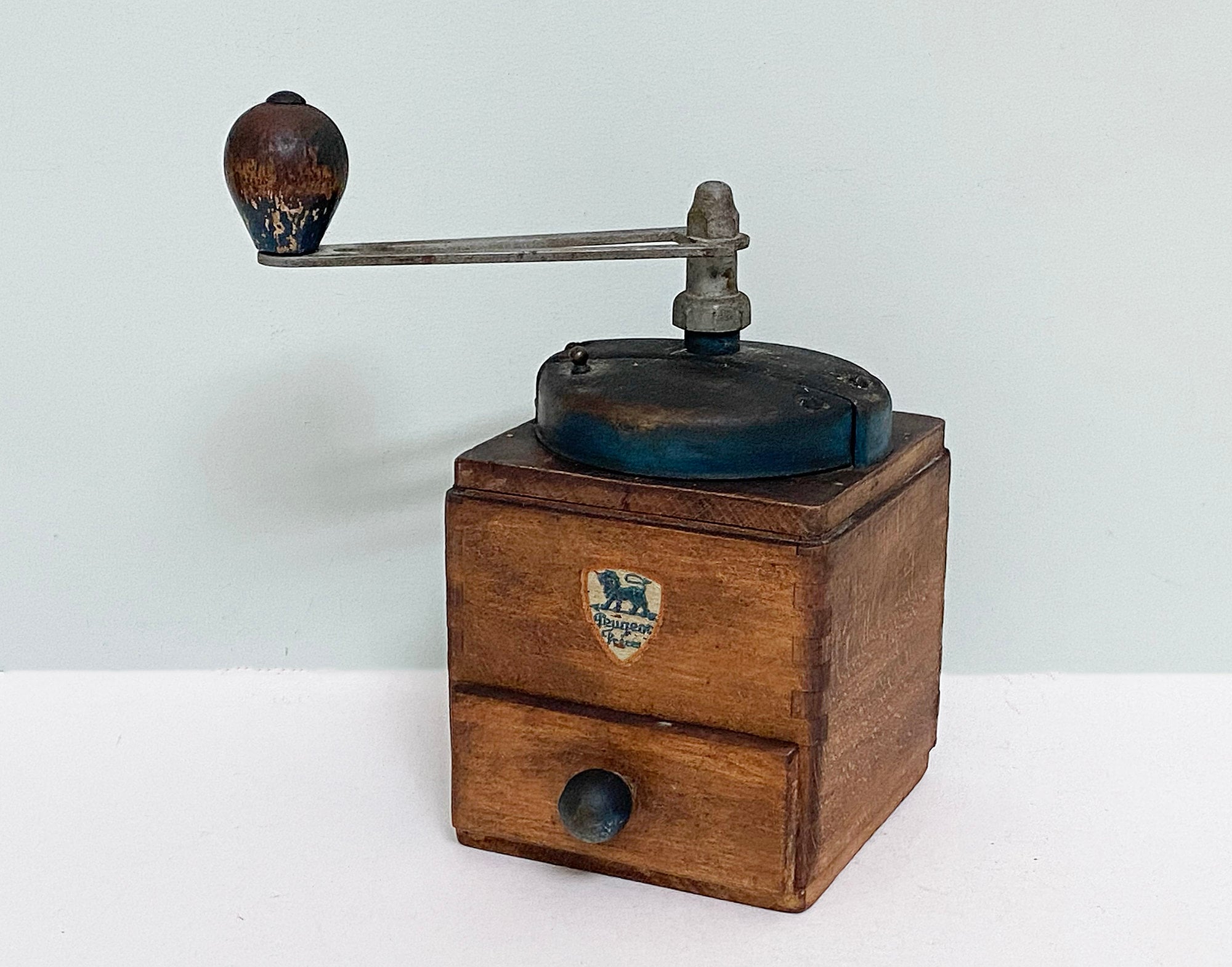 Antique peugeot coffee grinder discount