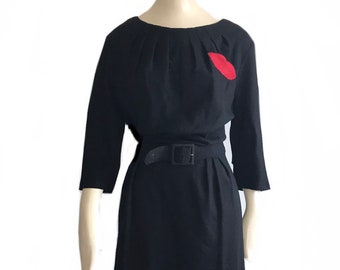 US size 12/14 vintage 1950snovelty red lip black wool wiggle dress / Mid Century 50s Rockabilly cocktail dress / little black dress