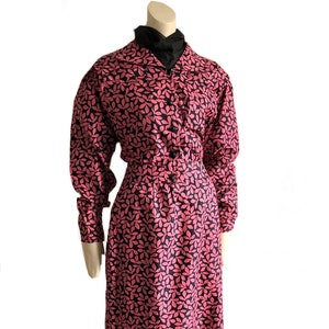 vintage 1980s does 1940s pink black cotton skirt suit / 40s style two piece suit/ WWII cropped jacket leaf pattern US size 12