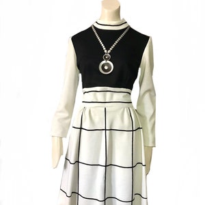 vintage 1960s black white geometric knit shift Dress / 60s abstract dress/ 60s mod dress/ Long Sleeve Twiggy Space Age Sixties Retro