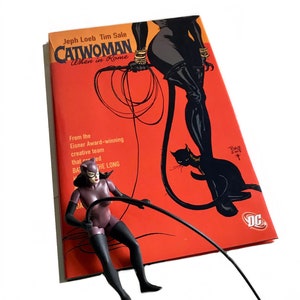 Catwoman: When in Rome (Batman) comic book and cat woman figurine / hard cover superhero  fiction cartoon book Jeph Loeb