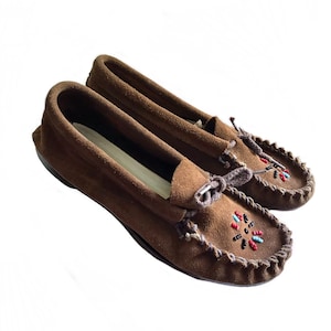 vintage 1950s Minnetonka brown suede moccasins / 50s slip on flats size US 5 / made in USA