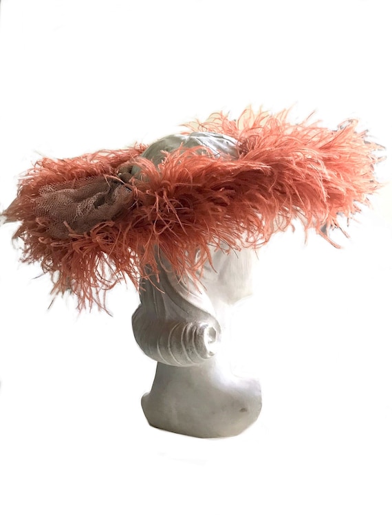 Pristine 1930s 40s wide brim coral ostrich feathe… - image 10