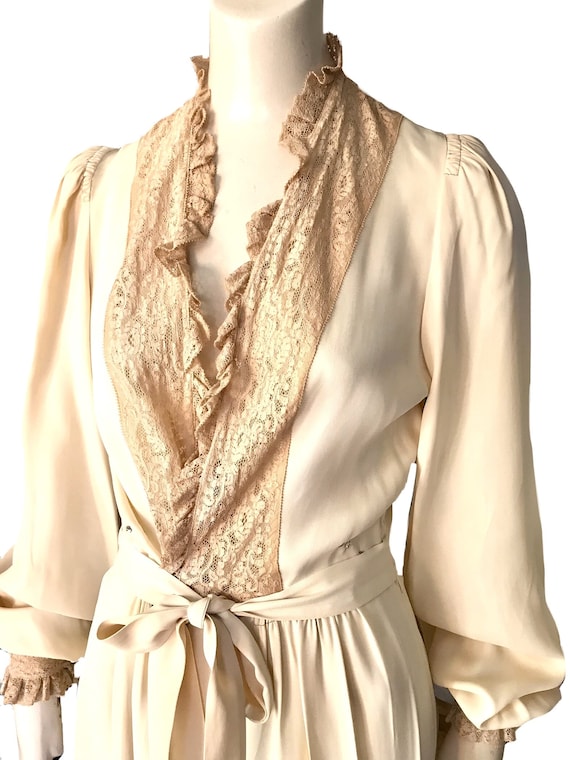 1940s butter cream lace robe peignoir / 40s WWII … - image 2