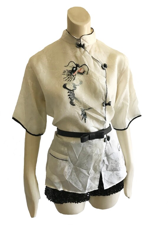 US size large 1950s white floral satin dragon embr