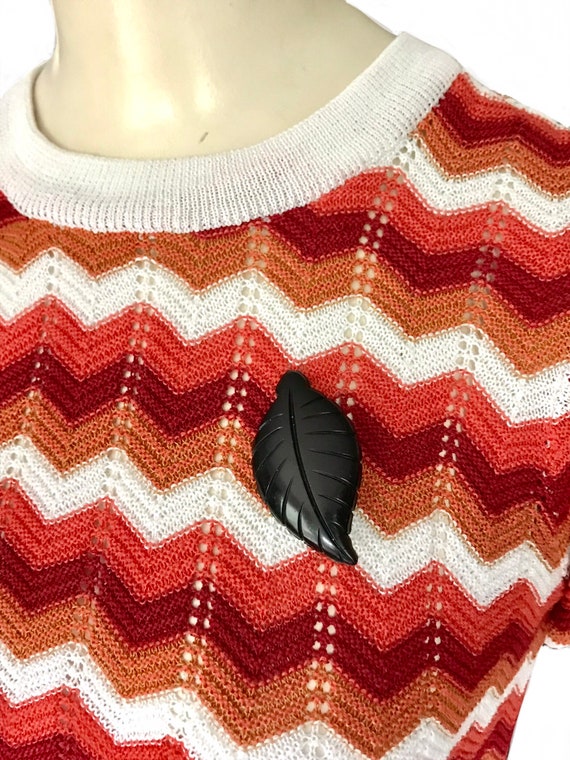 Mid Century black plastic leaf brooch/ 1950s nove… - image 5