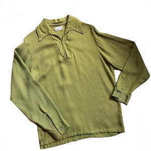 vintage 1940s olive green sportswear buttonless Gaucho shirt / 1950s rockabilly long sleeve men&#39;s casual sports shirt made in California USA
