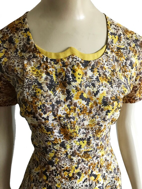 size US 12 1950s yellow brown speckle rayon Dress… - image 3