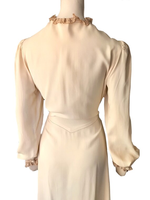 1940s butter cream lace robe peignoir / 40s WWII … - image 9