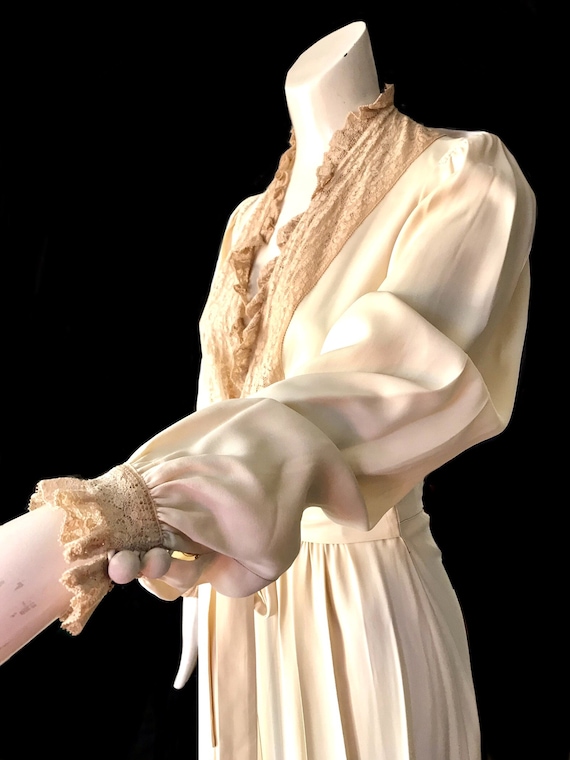 1940s butter cream lace robe peignoir / 40s WWII … - image 8