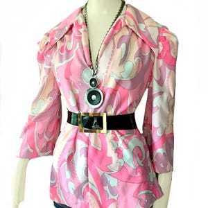 vintage 1960s mod pink psychedelic tunic top / 60s knit jersey abstract bell sleeve blouse size Medium
