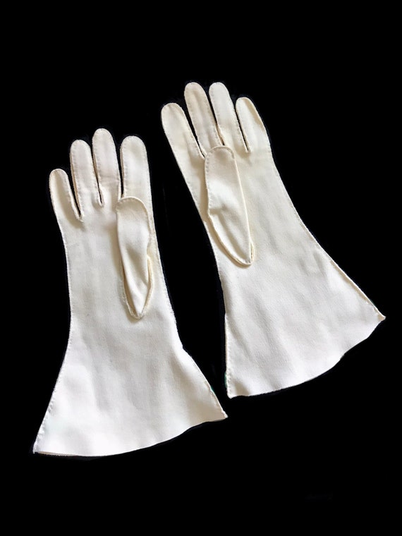 1930s 1940s yellow gauntlet green ribbon gloves / WWI… Gem