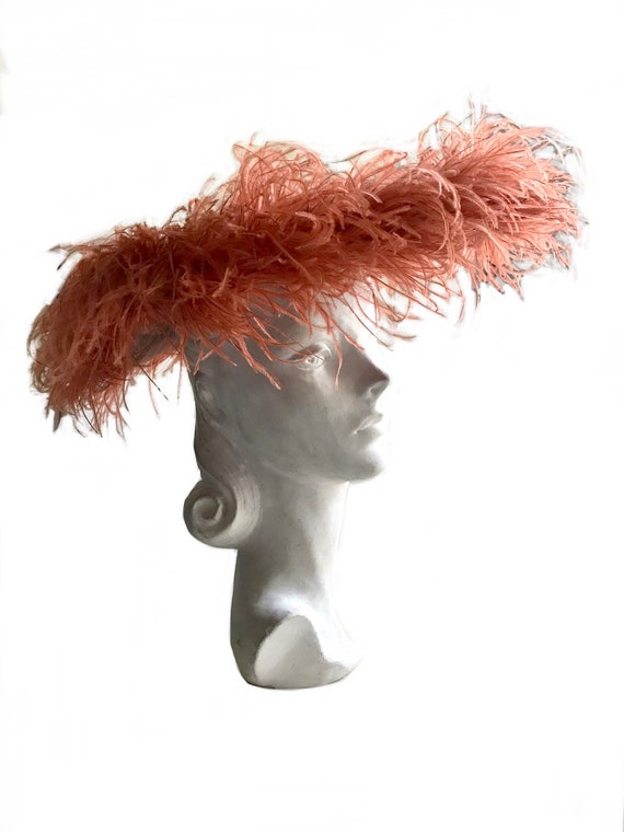 Pristine 1930s 40s wide brim coral ostrich feathe… - image 9