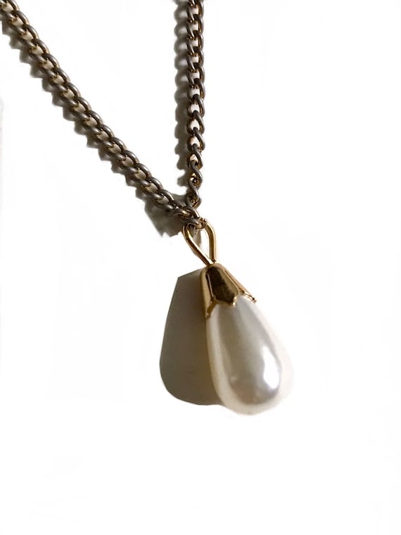 Orquidea Majorca Spain gold tone white pearl neckl