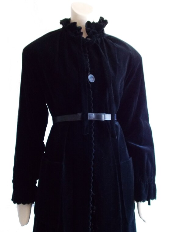 1940s style black velvet designer coat / Victor J… - image 4