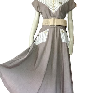 Abito in cotone aderente e svasato grigio beige bianco anni &#39;50 / abito da giorno con gonna ampia anni &#39;50 / abito rockabilly / taglia Small