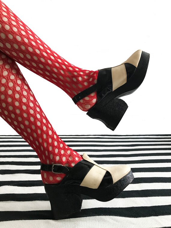 SPECIAL OFFER 1970s black white patent leather gla