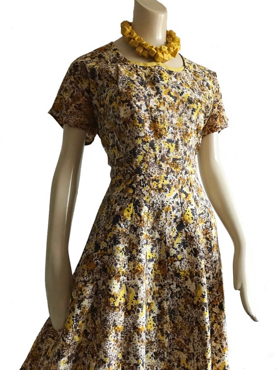 size US 12 1950s yellow brown speckle rayon Dress… - image 2