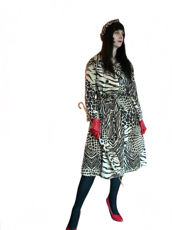 Vintage 1970s 80s Leopard Print Trench Coat / Fit and Flare Vintage 1970s 80s Leopard Print Trench Coat / Fit and Flare
