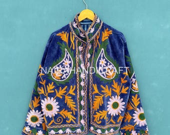Chaqueta de terciopelo bordada estilo suzani hecha a mano / Abrigo floral bohemio / Ropa étnica para festivales / Chaqueta de invierno unisex