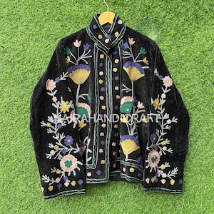 Handgemaakt fluwelen jasje – jas met geborduurde bloemen – festivalbovenkleding in Boho Suzani-stijl – etnische dameskleding