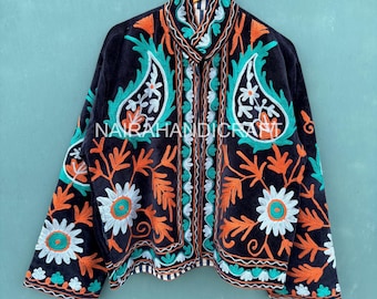 Chaqueta de terciopelo bordada estilo suzani hecha a mano / Abrigo floral bohemio / Ropa étnica para festivales / Chaqueta de invierno unisex
