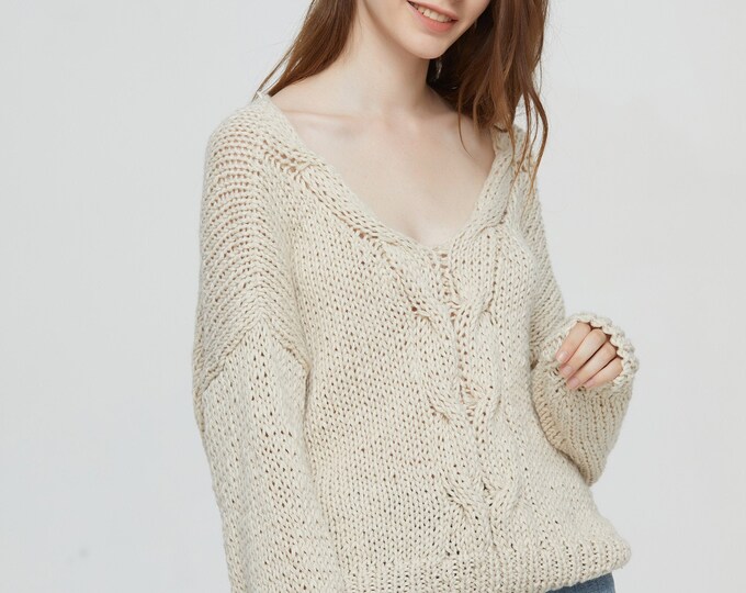 Hand knit oversize woman sweater V-neck slouchy wool  Beige cable knit pullover short sweater