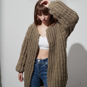 Handgestrickter Oversize Damen Pullover chunky Slouchy Wolle grobstrick Strickjacke