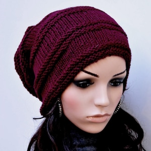 Bonnet ample en laine tricoté à la main - Bordeaux