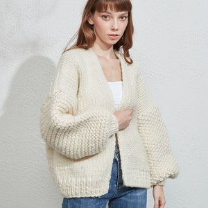 Hand knit oversize woman sweater chunky Cream wool knit cardigan image 2