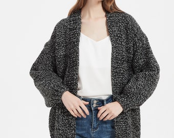 Handgebreid oversized damestrui grof slouchy zwart-wit wollen vest