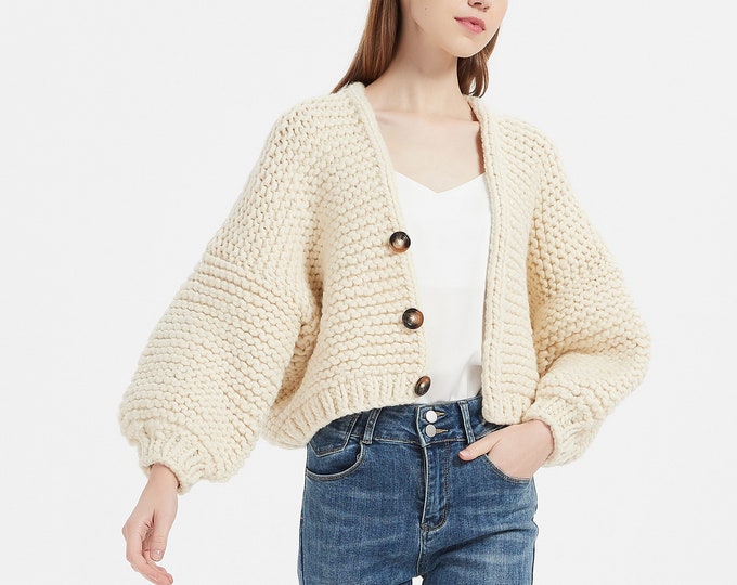 Hand knit oversize woman sweater chunky Cream wool knit cardigan