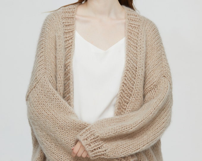 Hand knit oversize woman sweater chunky slouchy Mohair wool short cardigan