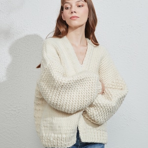 Hand knit oversize woman sweater chunky Cream wool knit cardigan image 4