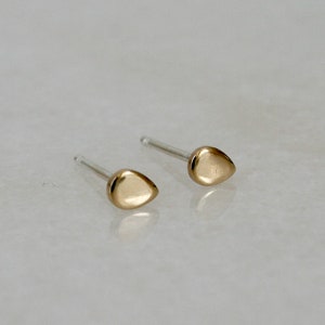Tiny Teardrop Shaped Stud Earrings, Gold Color Drop Earrings, Water Droplet Earrings, Seed Shape Stud Earrings, Brass Studs, Petite, Dainty