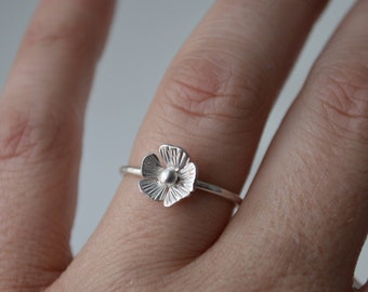 Silver Poppy Ring, Silver Ring, Sterling Silver Ring, Silver Flower Ring, Poppy Ring, Petite Ring, Hammered Ring, Nature, Flowers, Poppies