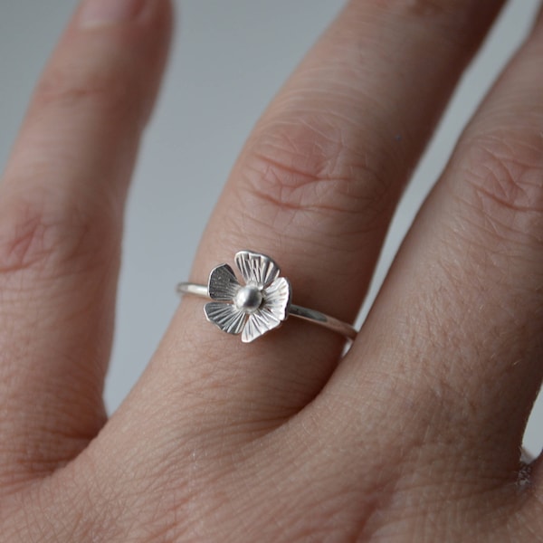 Silver Poppy Ring, Silver Ring, Sterling Silver Ring, Silver Flower Ring, Poppy Ring, Petite Ring, Hammered Ring, Nature, Flowers, Poppies