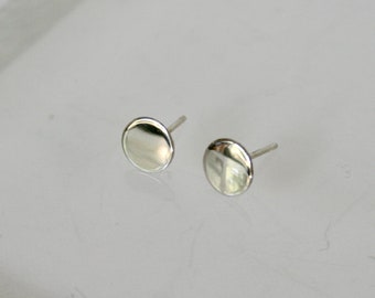 Boucles d'oreilles rondes plates en argent, clous d'oreilles à pois, clous d'oreilles de 8 mm, finition polie, bijoux minimalistes