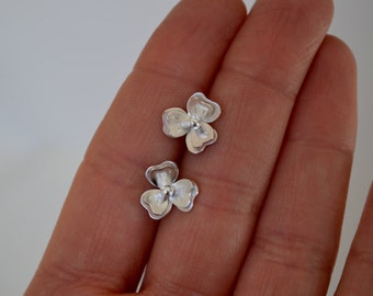 Small Silver Flower Stud Earrings, Sterling Silver, Dainty Jewelry, Violet Flowers, Bridal Jewelry, Bridesmaid Gift, Girls Earrings, 925