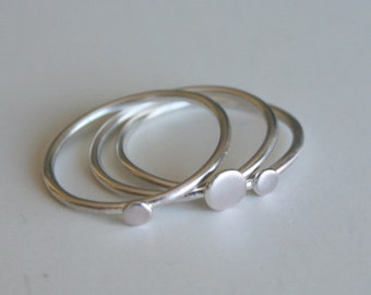 Ensemble de trois bagues empilables Silver Dot, bagues empilables faites à la main, bijoux minimalistes, argent sterling, 925, cadeau pour elle